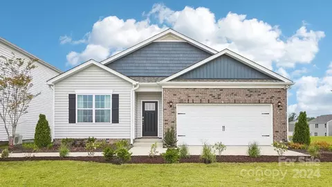 260 Crestview Ln, Lexington, NC 27295