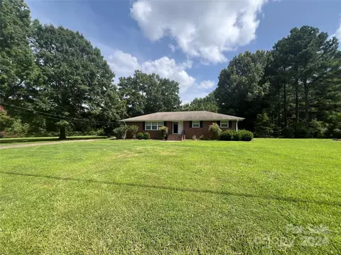 8105 Douglas Dr, Charlotte, NC 28217