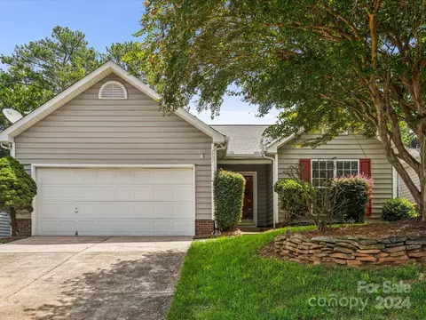 7401 Starvalley Dr, Charlotte, NC 28210
