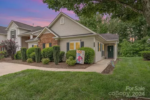 8957 Cinnabay Dr, Charlotte, NC 28216