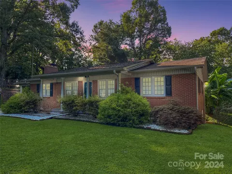 190 Forest Hill Dr, Marion, NC 28752