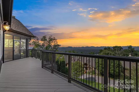 11 Point Bluff Dr, Asheville, NC 28804
