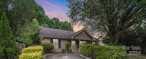 5721 Justins Forest Dr, Charlotte, NC 28212