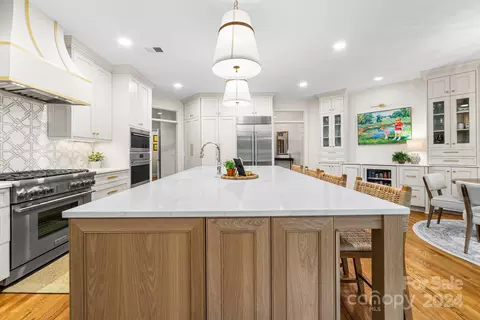 Kitchen - 18943 Peninsula Point Dr, Cornelius, NC 28031 photo 5 of 8