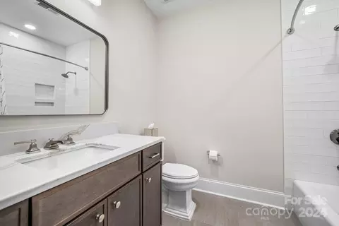 Bath - 18943 Peninsula Point Dr, Cornelius, NC 28031 photo 5 of 5
