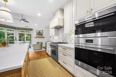 Kitchen - 18943 Peninsula Point Dr, Cornelius, NC 28031 photo 7 of 8