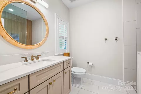 Bath - 18943 Peninsula Point Dr, Cornelius, NC 28031 photo 4 of 5