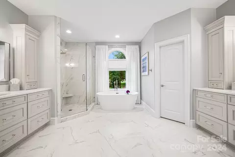 Bath - 18943 Peninsula Point Dr, Cornelius, NC 28031 photo 1 of 5