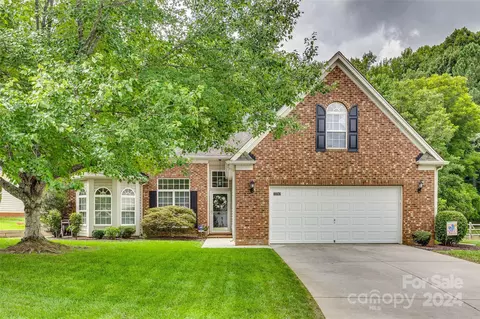 13747 Kensal Green Dr, Charlotte, NC 28278