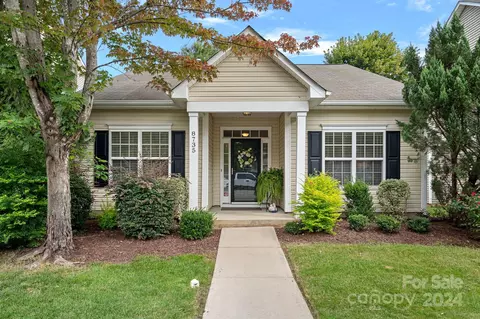8735 Westwind Point Dr, Cornelius, NC 28031