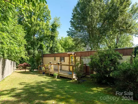 103 Brooks Ave, East Flat Rock, NC 28726