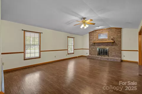 Living - 1895 S Arant St, Pageland, SC 29728 photo 3 of 4