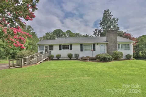 120 Academy Dr, Boonville, NC 27011