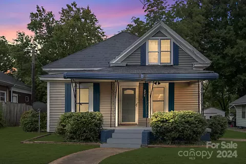 229 N Patterson St, Statesville, NC 28677