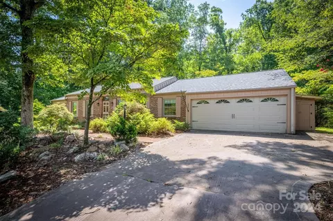 226 Camelot Dr, Morganton, NC 28655
