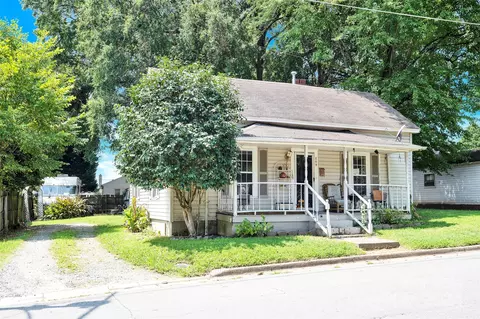 209 E Wilson E Ave E, Mooresville, NC 28115