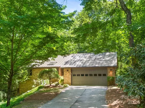 7 Hunters Ridge Dr, Asheville, NC 28803