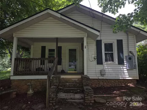 79 Hilltop Dr, Waynesville, NC 28786