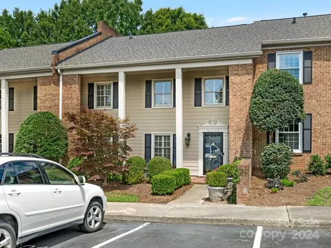 6804 Constitution Ln, Charlotte, NC 28210
