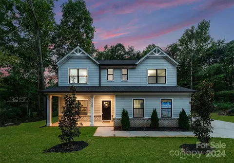 1509 Breezewood Dr, Charlotte, NC 28262