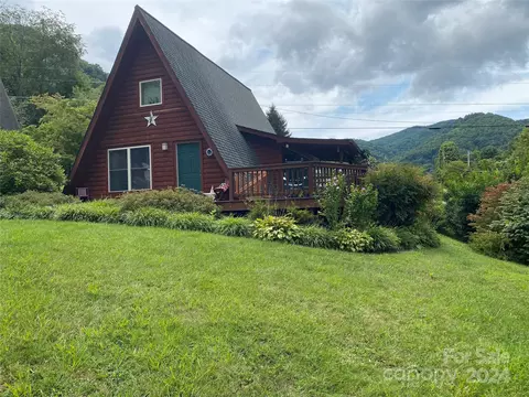 26 Shanes Ln, Maggie Valley, NC 28751
