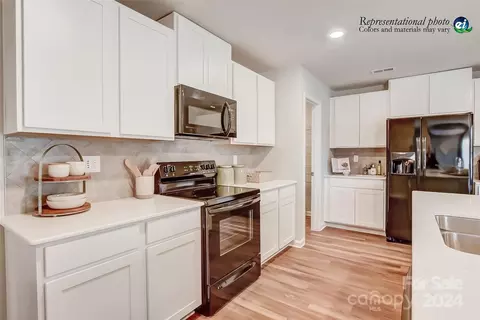 10123 Chatham Run Ln, Charlotte, NC 28262