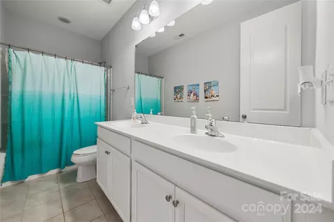 Bath - 2865 Berkhamstead Cir, Concord, NC 28027 photo 3 of 4