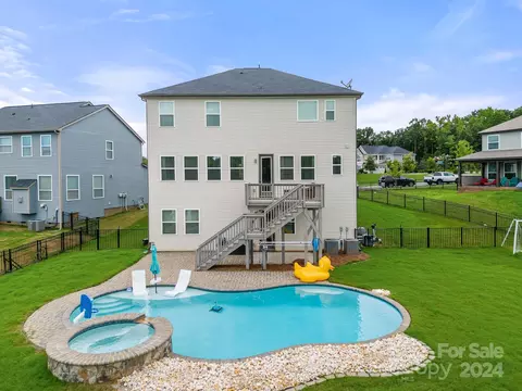 Exterior - 2865 Berkhamstead Cir, Concord, NC 28027 photo 4 of 8