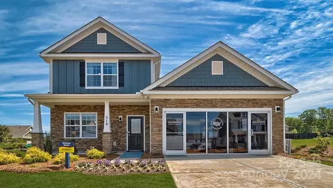 92 Ashelyn Park Dr, Fletcher, NC 28732