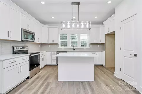 2617 Dr Carver Rd, Charlotte, NC 28208
