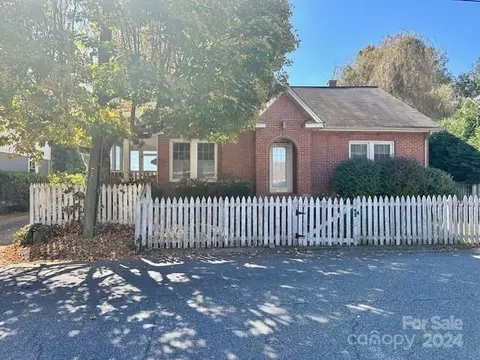 103 Jefferson St, Morganton, NC 28655
