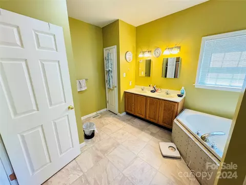 Bath - 782 N Fork New River Rd, Lansing, NC 28643 photo 2 of 2
