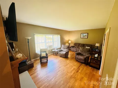 Living - 782 N Fork New River Rd, Lansing, NC 28643 photo 3 of 4