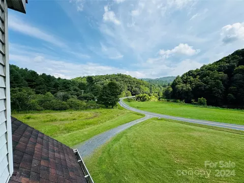 Exterior - 782 N Fork New River Rd, Lansing, NC 28643 photo 6 of 7