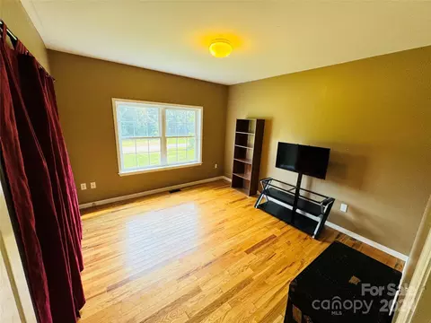 Living - 782 N Fork New River Rd, Lansing, NC 28643 photo 4 of 4