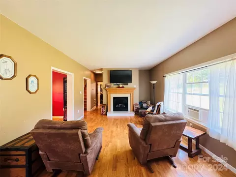Living - 782 N Fork New River Rd, Lansing, NC 28643 photo 2 of 4