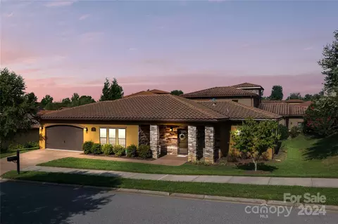 35 Ocaso Dr, Asheville, NC 28806