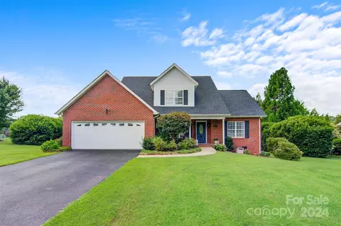 4005 Brickfield St, Hickory, NC 28602