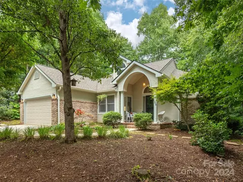 100 Tartana Cir, Hendersonville, NC 28791
