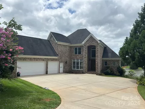 101 Donnive Dr, Mooresville, NC 28117