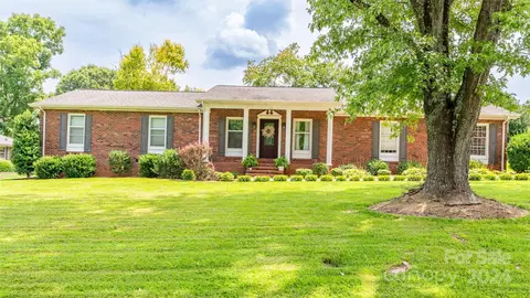 112 Gaymont Cir, Statesville, NC 28625