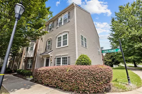 9341 Lenox Pointe Dr, Charlotte, NC 28273