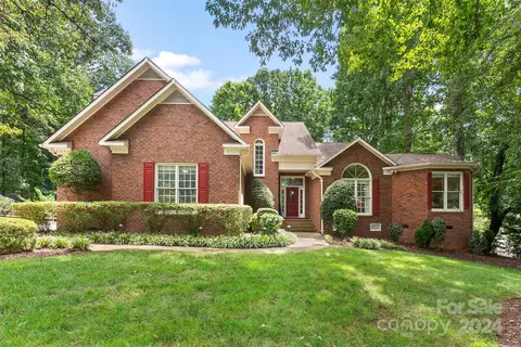 8734 Taunton Dr, Huntersville, NC 28078