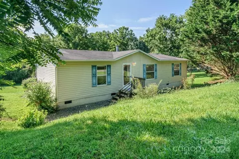 110 Mckinney Pointe Dr, Etowah, NC 28729