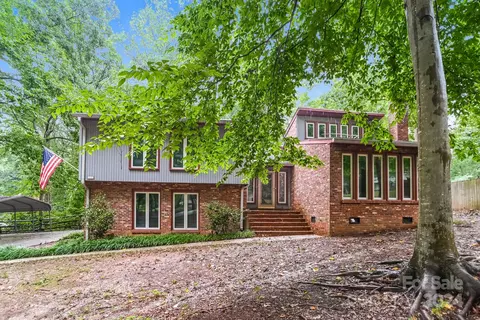 1111 Winterwind Ct, Charlotte, NC 28213