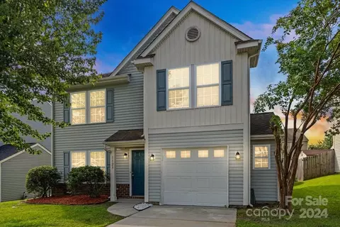 1123 Blue Topaz Dr, Dallas, NC 28034