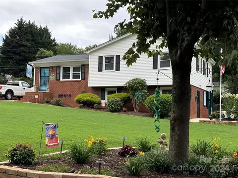 805 Freedom Mill Rd, Gastonia, NC 28052
