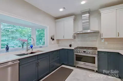 13712 Bluffton Ct, Pineville, NC 28134