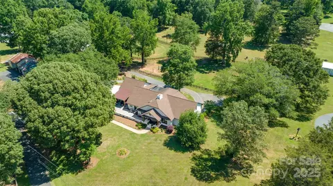 11732 Kennewick Rd, Charlotte, NC 28216