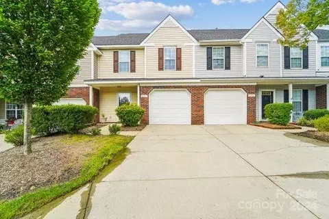 851 Pelican Bay Dr, Pineville, NC 28134